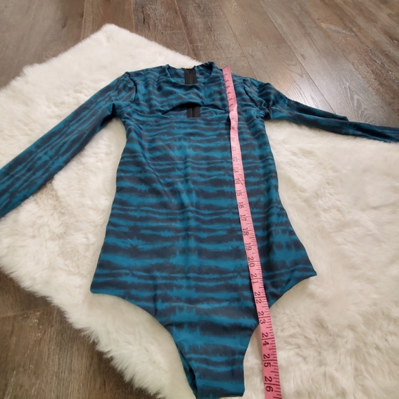 Mikoh Lunar Cut-Out Rashguard Body-Suit - Picture 9 of 11